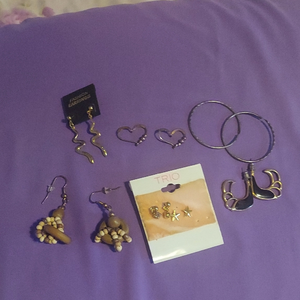 6/$10 6 Pc. For $6 Set Of Gold and Silver Earring Set. (3)